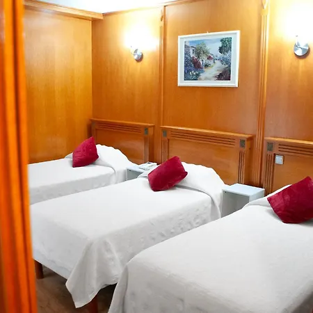Du Mont Blanc Hotel
